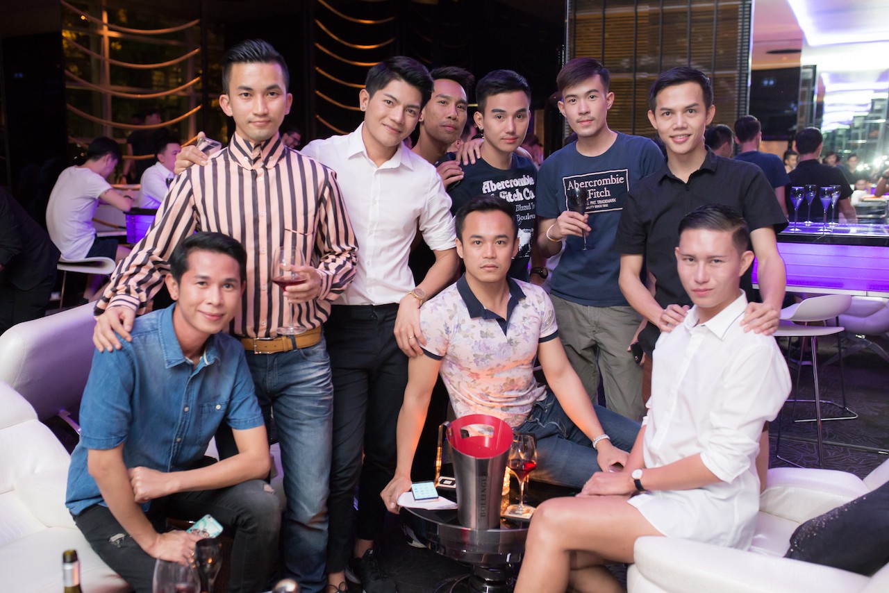 Boys Love Bubbles at W Bangkok | Siam2nite