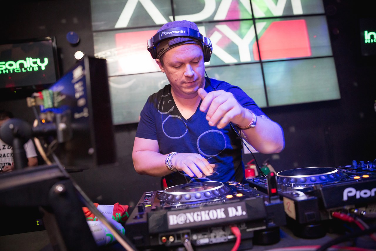 DJ Adam Sky at Insanity Nightclub | Siam2nite