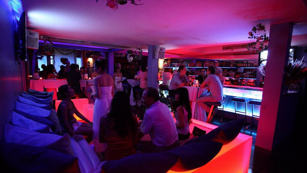 Titanium Club & Ice Bar - Bar (Khlong Toei, Bangkok) | Siam2nite