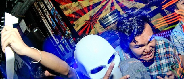 RAVE & GLOW: Life Is A Feather Party