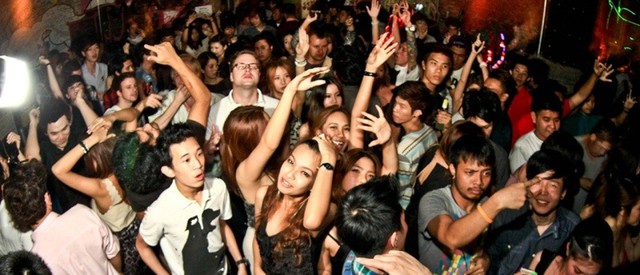 RAVE & GLOW: Bad Romance Party