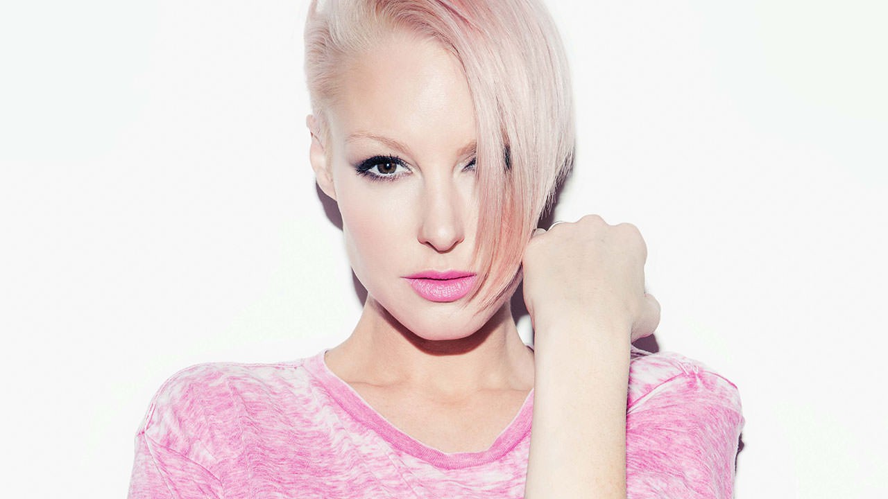 Emma hewitt фото