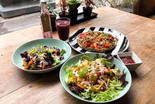 7 Vegetarian and Vegan Restaurants in Bangkok Near BTS | Siam2nite